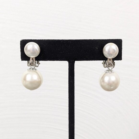 Vintage Japan White Faux Pearl Round Drop Clip On Earrings - Picture 1 of 7